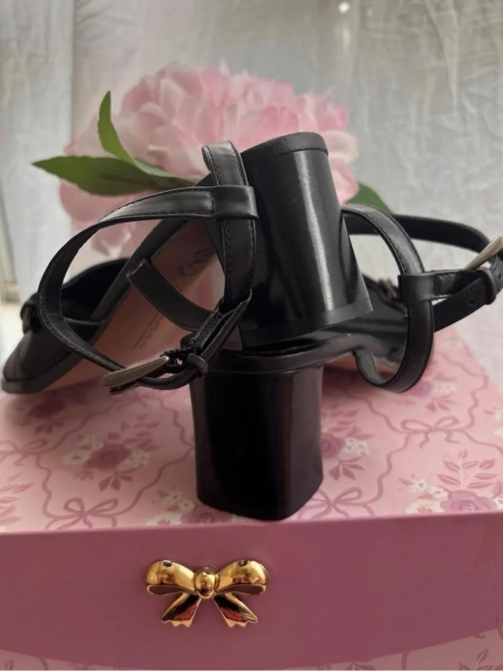 Vintage Y2K Villager Liz Claiborne Black Leather Square Toe Heeled Sandals 5.5